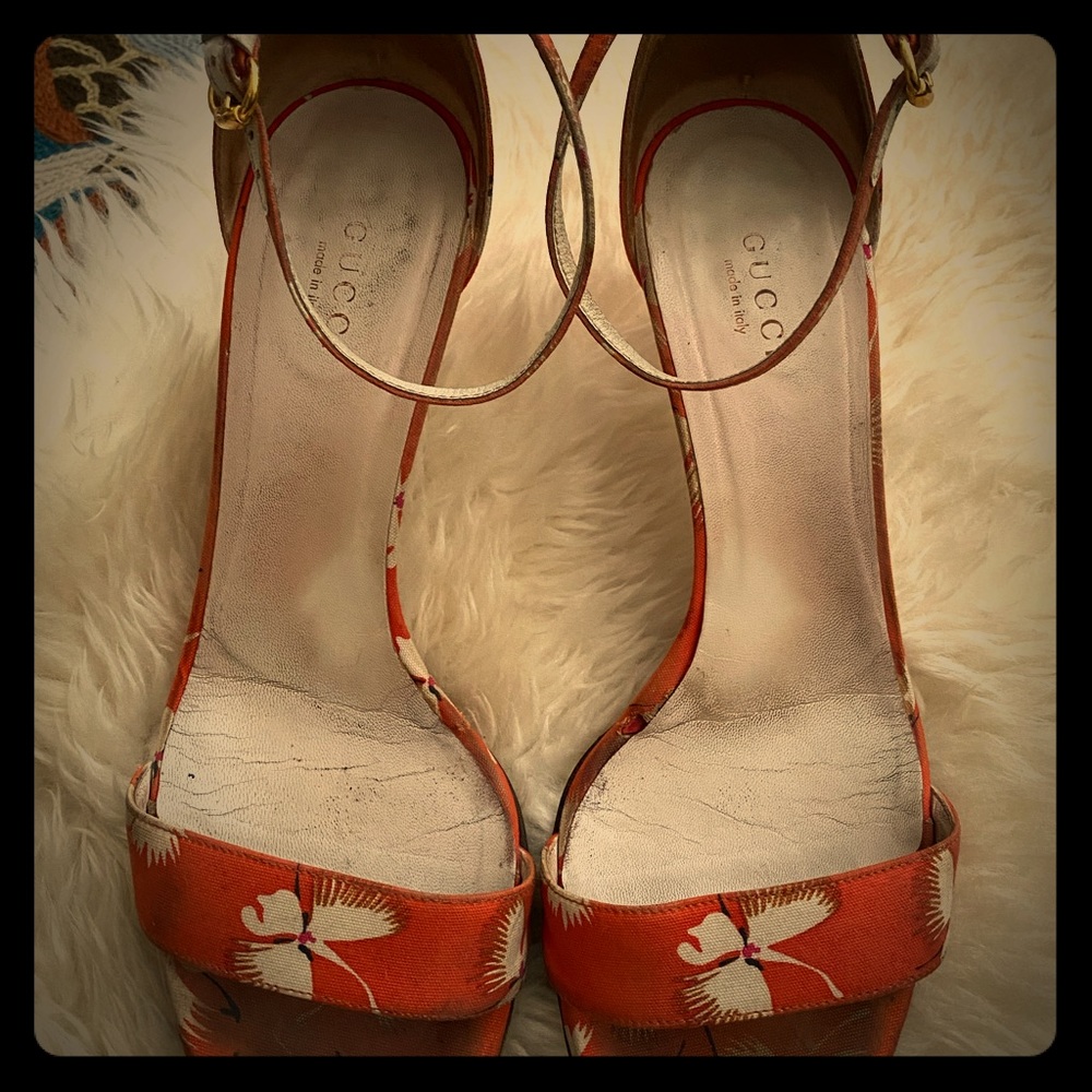Vintage Gucci kimono print sandals Size 36